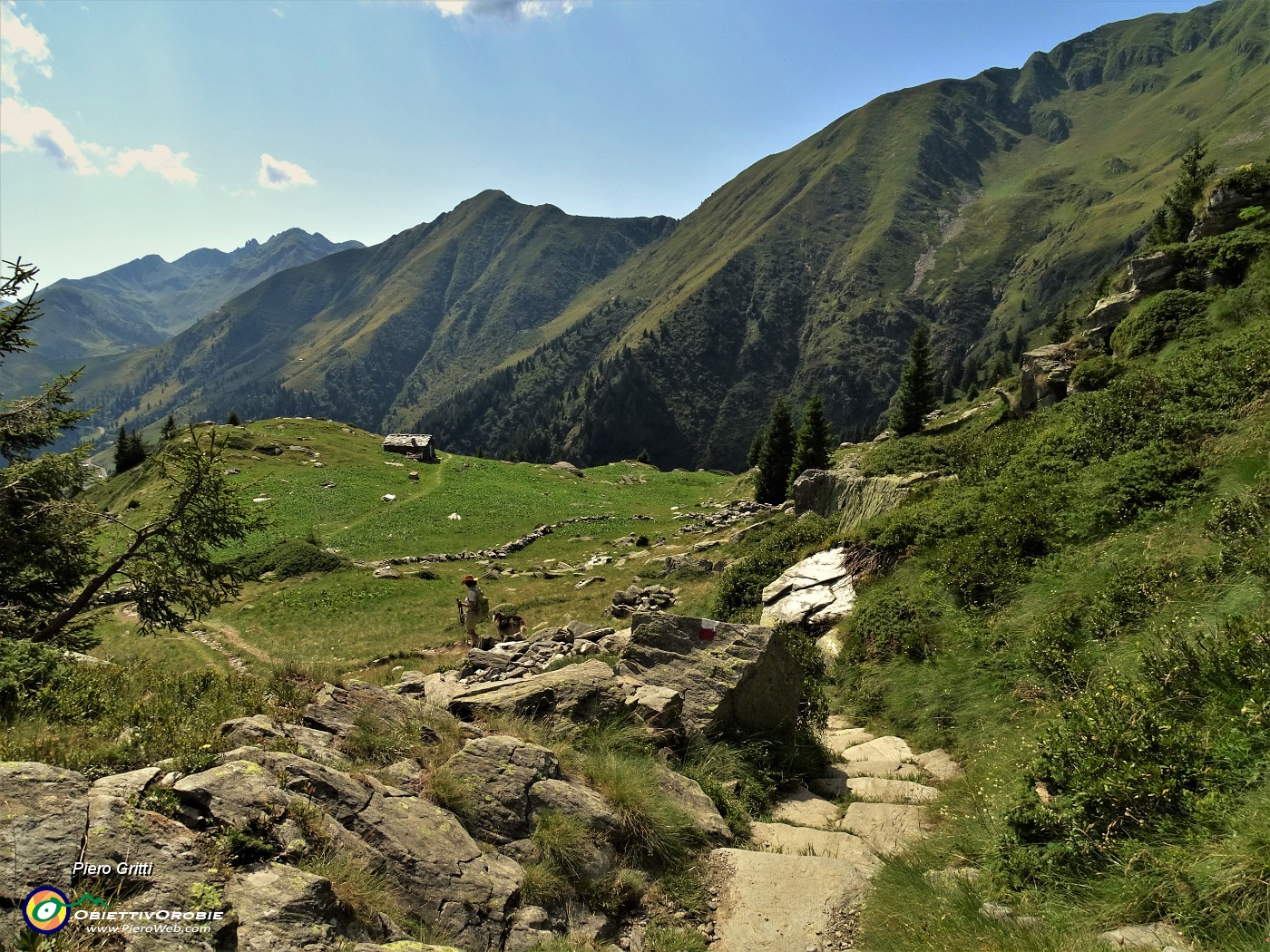 92 Sul sent. 124 scendiamo alla Baita Arletto (1860 m).JPG